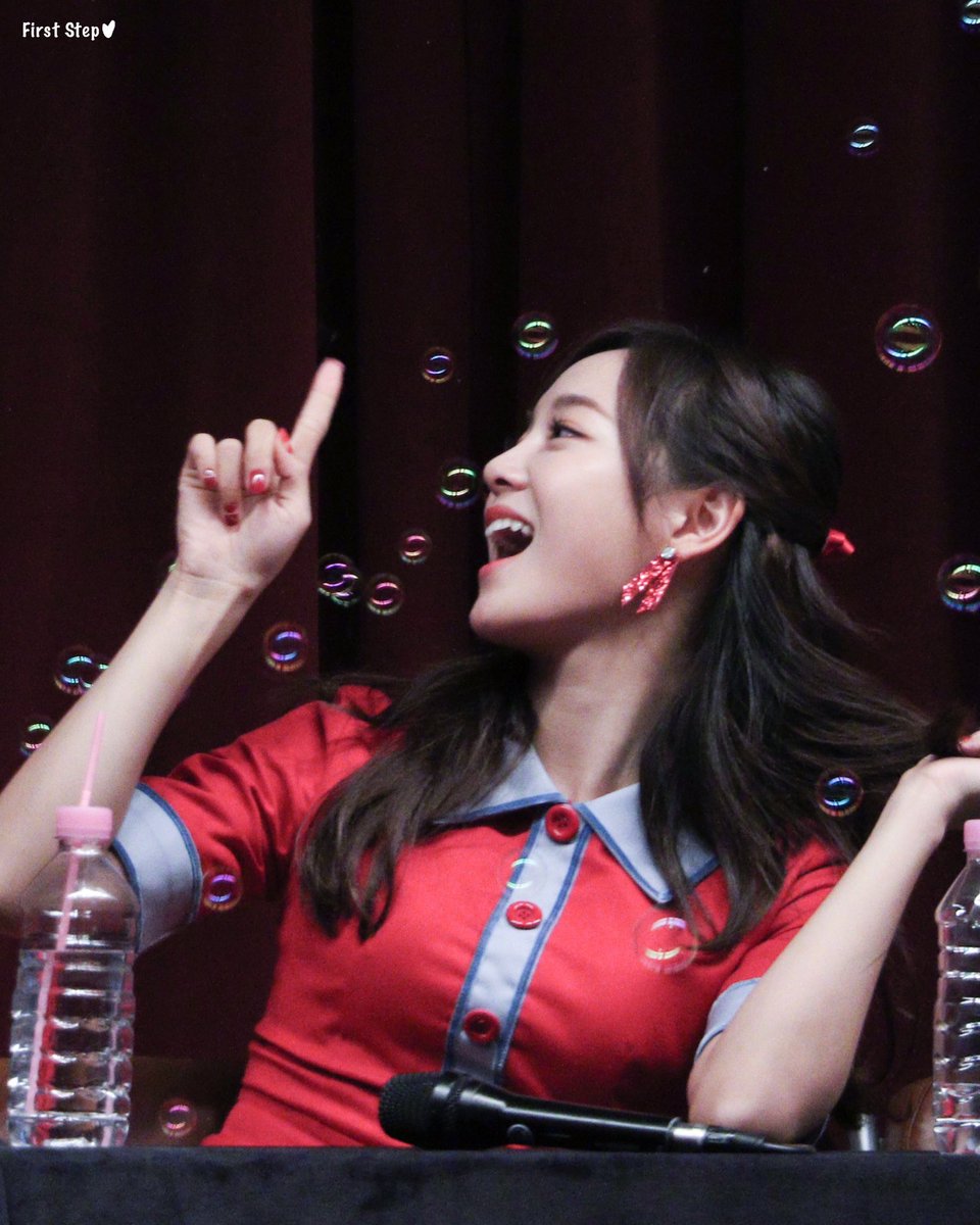 _sejeongdays's tweet photo. [FANTAKEN] 171112 - Yeongdeungpo Fansign

(cr.FirstStep0504) #Sejeong #gugudan #Chococo #세정 #김세정 #구구단 #초코코 https://t.co/IDKDBHzAHb