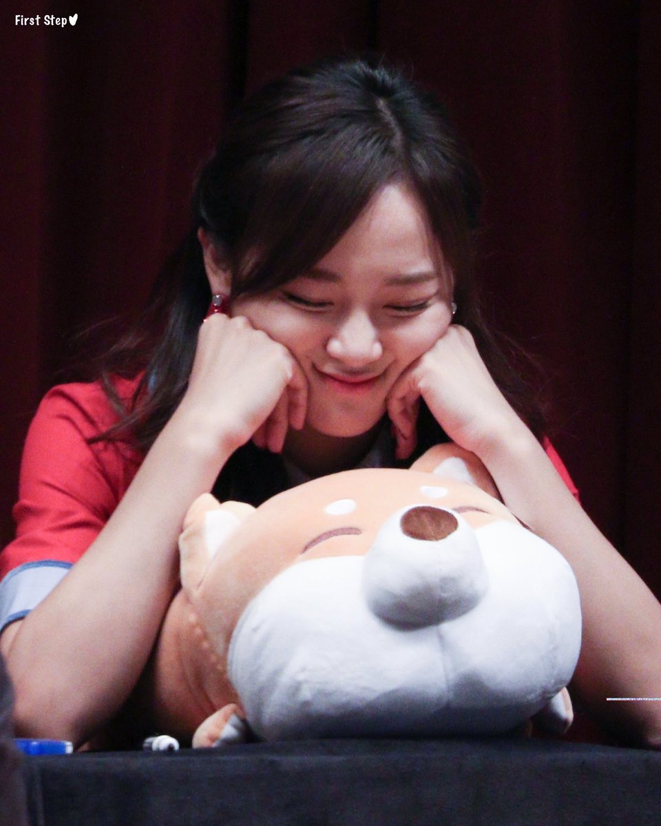 _sejeongdays's tweet photo. [FANTAKEN] 171112 - Yeongdeungpo Fansign

(cr.FirstStep0504) #Sejeong #gugudan #Chococo #세정 #김세정 #구구단 #초코코 https://t.co/IDKDBHzAHb