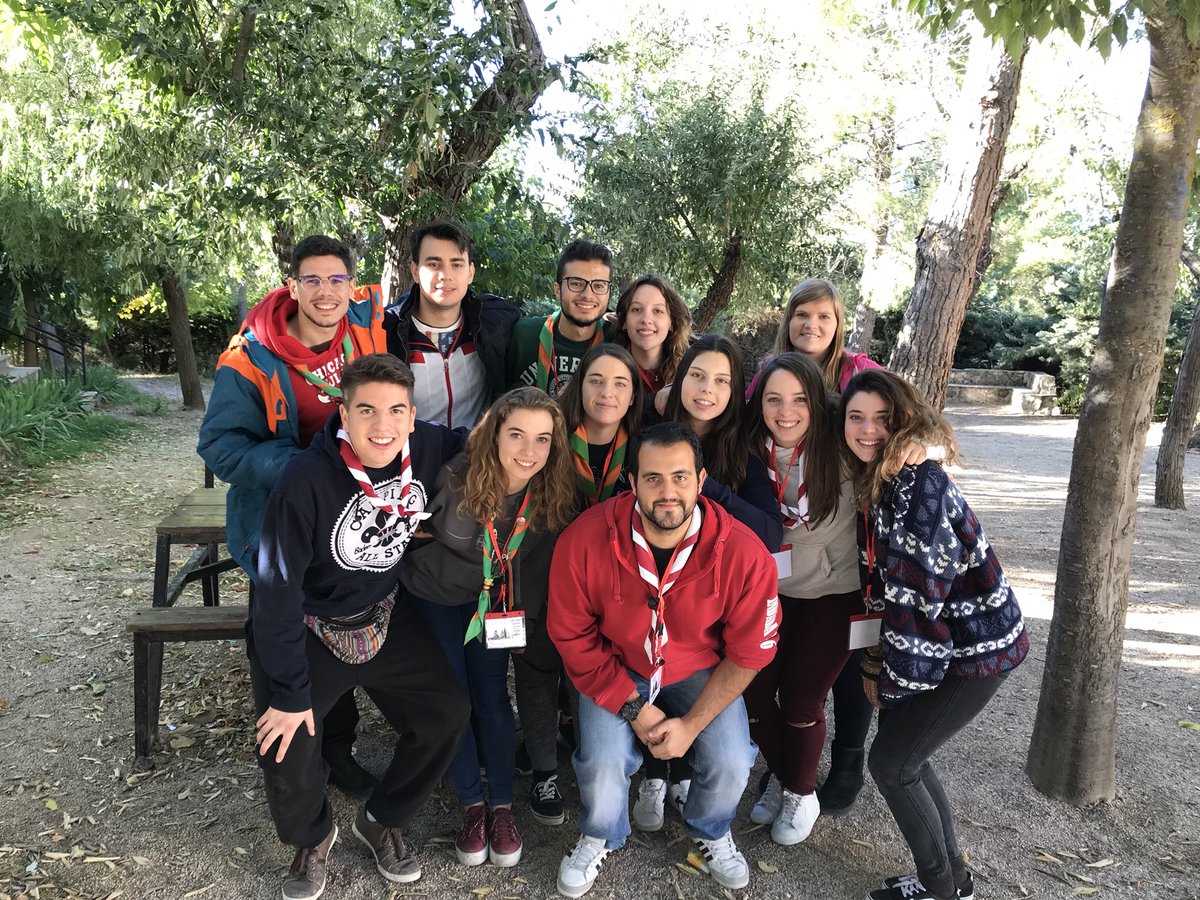 GSSanVicente396's tweet photo. Fin de semana de trabajo del Sanvi! Foro Joven, participación de diálogo estructurado, formación de Scouter y parte del Equipo Regional.... así hacemos un @asdescoutsclm mejor y más fuerte! #FJ2017 #scouts #juventudnecesaria https://t.co/DW8bqdpzZ9