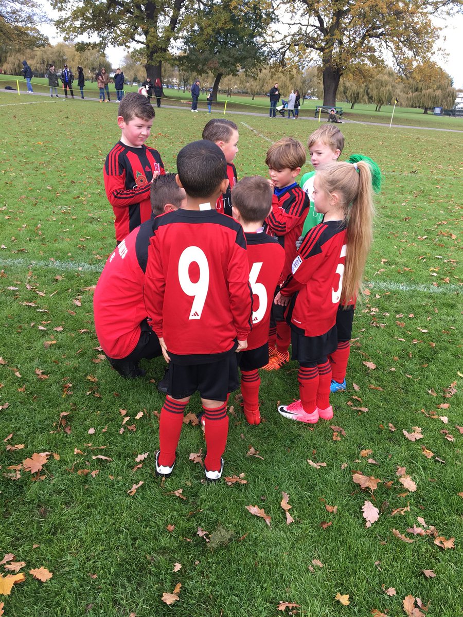 john_badham1's tweet photo. @RoneoYfc #U7 Team talk!! They were excellent 2day https://t.co/XvixhrutmJ