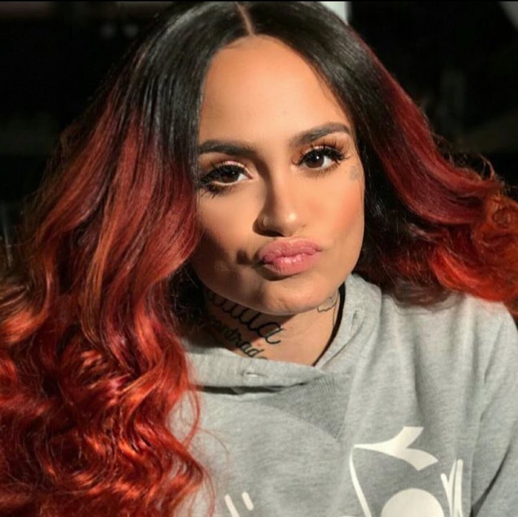 playkehlani's tweet photo. iti mãe que biquinho mais lindo
Cinquenta RT's 

I'm voting for Kehlani for Favorite Female Artist Soul/R&amp;B at the #AMAs https://t.co/oBd91t96K6