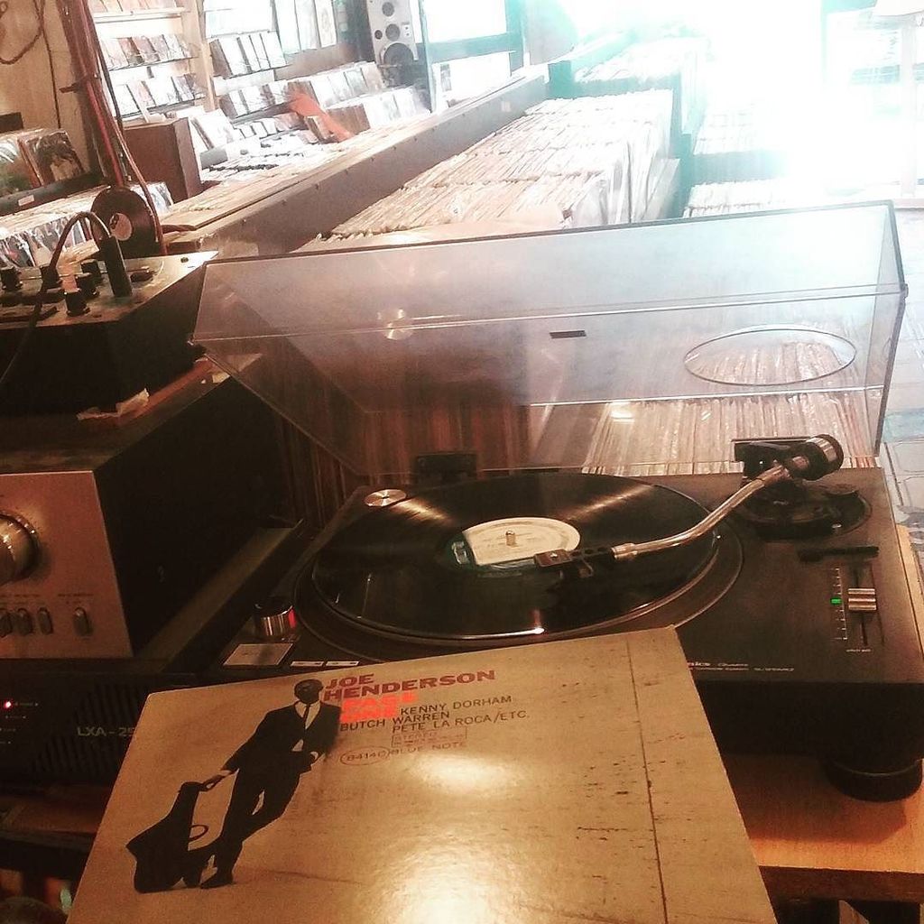 eurekarecords's tweet photo. El #Domingo en #EurekaRecords siempre arrancamos con mucho #Jazz ! Ahora girando a #33RPM #PageOne de #JoeHenderso… https://t.co/vLV2s92OWg https://t.co/lllXVEBf2Q