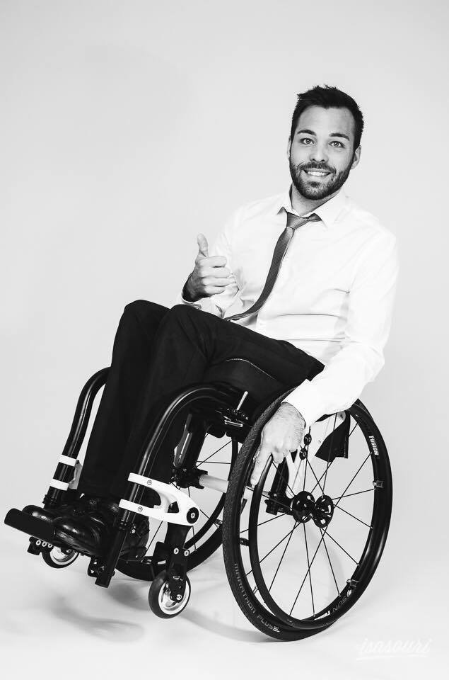 le_frf's tweet photo. @dubosc_franck J'aimerais tellement être présent pour l'avant première de #toutlemondedebout à Paris. 2 petites places pour mon fauteuil roulant et moi c'est possible? 😍🤞🏻
Edouard 
#jecroiselesdoigts #Handicap #futurmomentinoubliable https://t.co/HZiIEYpS4L