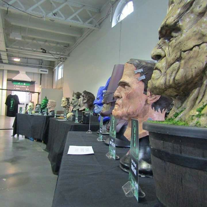 HookedonHorror's tweet photo. Again may I remind you each @monsterproj bust comes with a signed certificate of endorsement from a celebrity 👍
https://t.co/9gU8avS99p https://t.co/HhHoyWkAQq