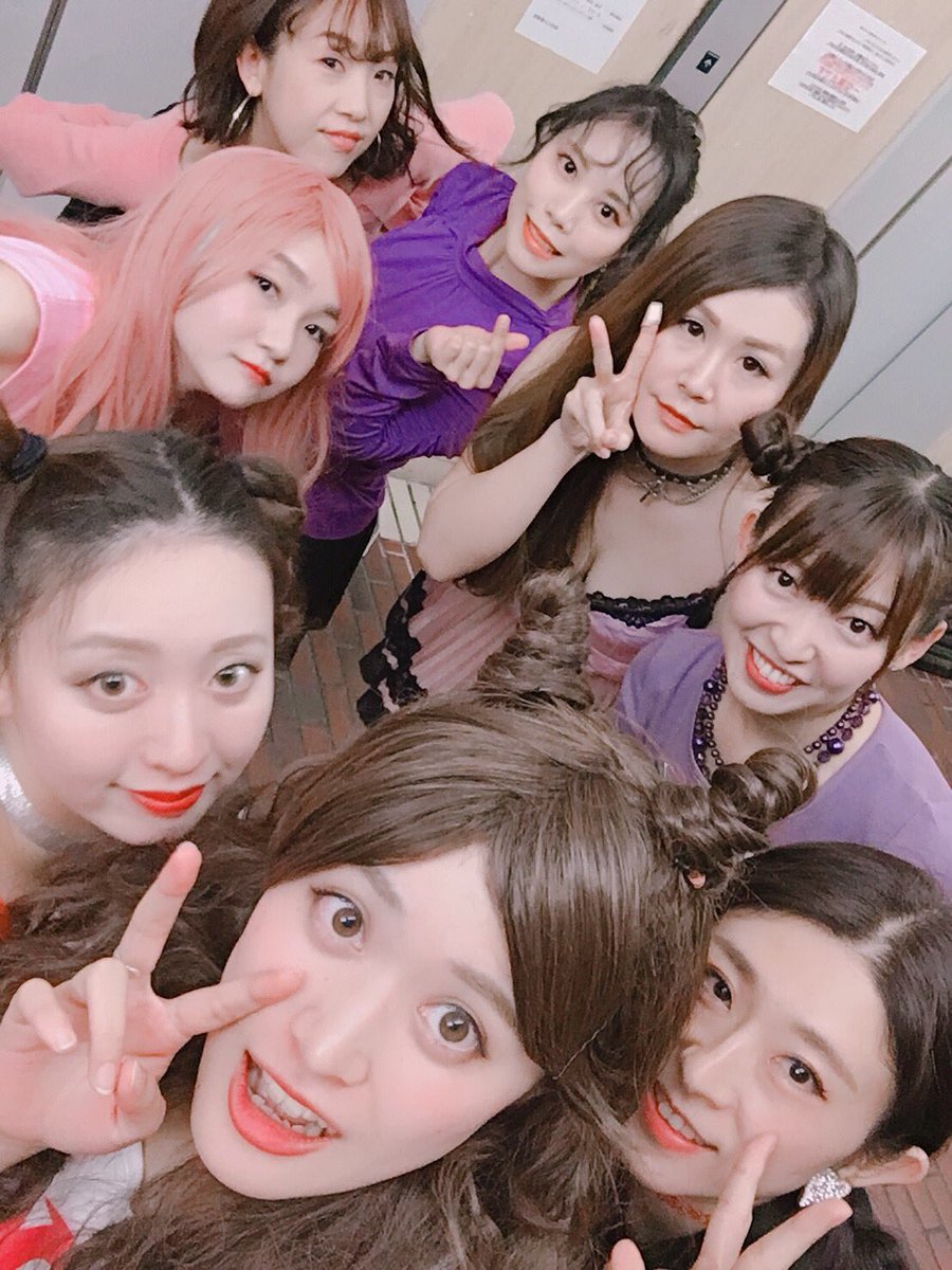 chaeyeon_Lips's tweet photo. なりコリお疲れ様でした！長沢さん、スタッフの皆さま、ご来場いただいた皆さま。そしてサプライズまで、本当にありがとうございました！ちぇみは今日で踊り納めです✨また来年お会いしましょう🙌🏻
#なりコリ #AOA #심쿵해 #소녀시대 #Holiday #久々にりぷすも集まったよ #これしかないとか安定かよ https://t.co/k1FN9CV9K8