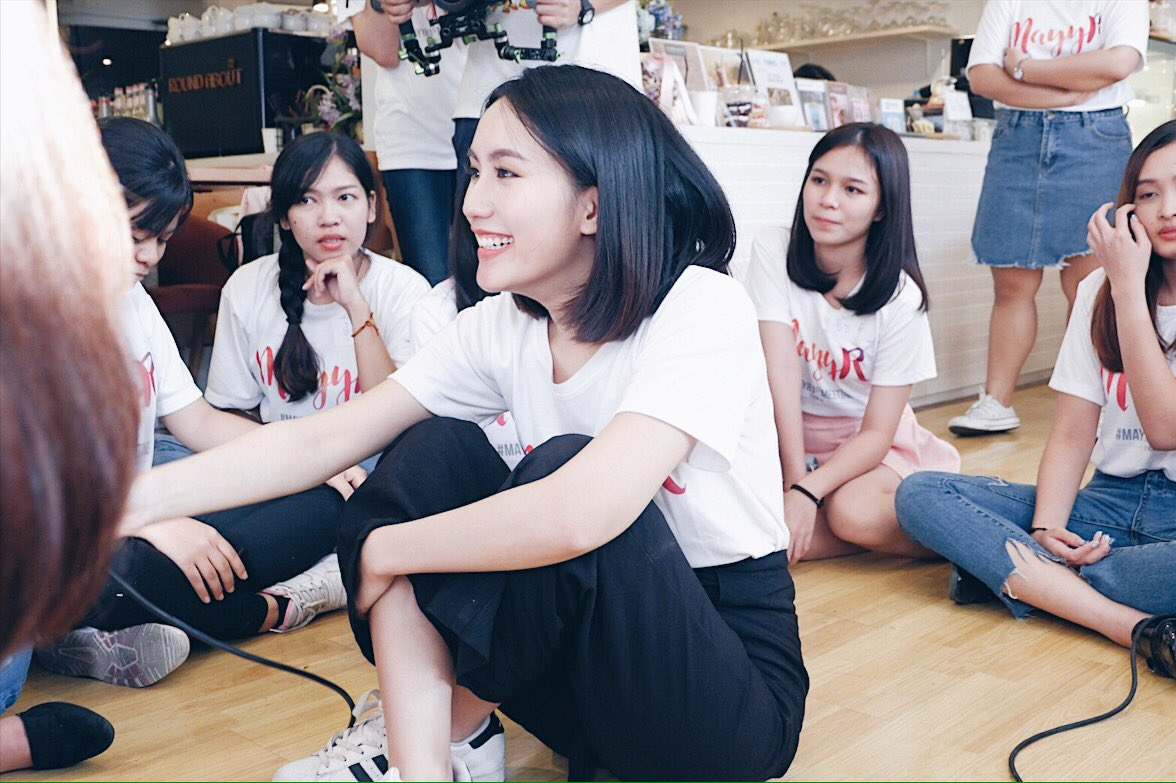 donnutttt's tweet photo. ประทับใจมากๆคือกดบัตรไม่ได้พึ่งซื้อบัตรได้เมื่อคืนสุดท้ายเลยได้ไป อบอุ่นมาก พี่เมย์สบตาทุกคนดูแลทั่วถึง ทุกคนได้ไกล้ชิดอ่ะ https://t.co/mK3Ob9VJgD
