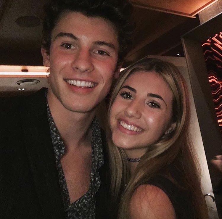 shawnxspider's tweet photo. Descobri qual a utilidade das gringas no Fandom, elas servem para embelezar o Fandom pq uma é mais linda que a outra 

GOOD LUCK SHAWN 
#EMABiggestFansShawnMendes https://t.co/oN0lPirM2Z