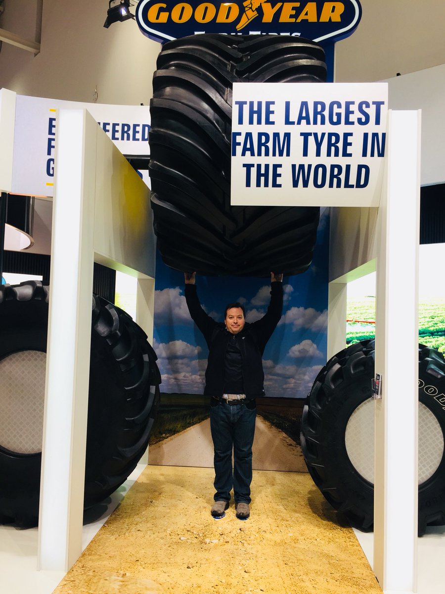 Luisesteban74's tweet photo. The worldโs largest farm tyre https://t.co/7VPxgO3JVL