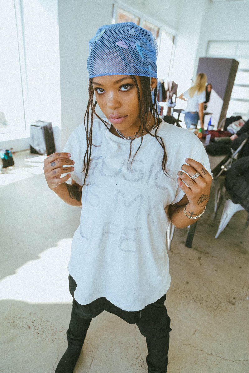 kodieshane's tweet photo. Breaking the internet 🦋 https://t.co/zkotSk2UjF