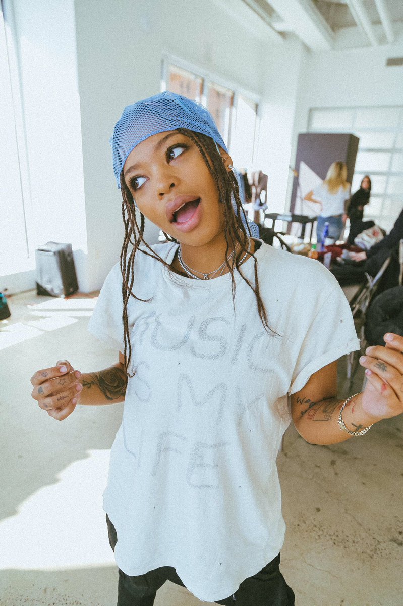 kodieshane's tweet photo. Breaking the internet 🦋 https://t.co/zkotSk2UjF