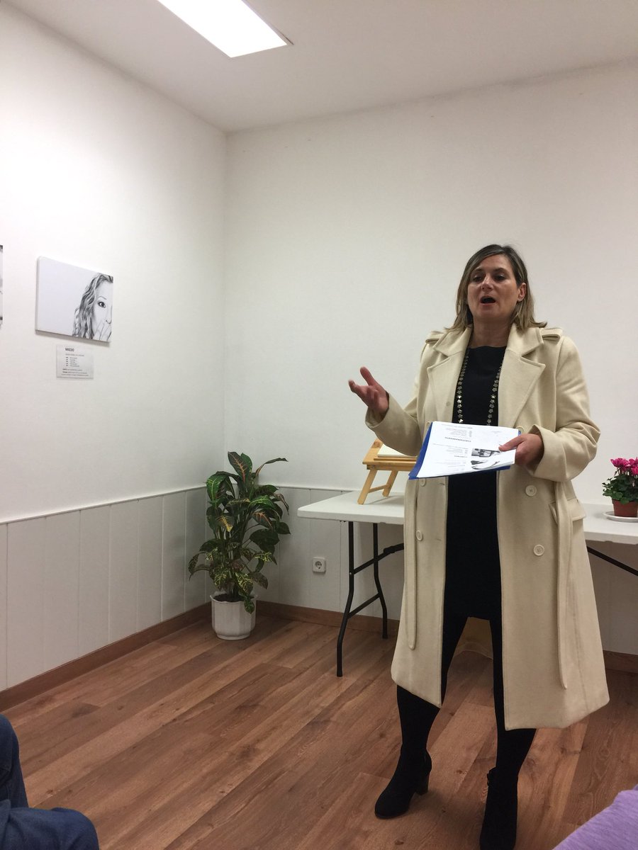IMarcuello's tweet photo. Moments exposicio xerrada #Metamorfosis divendres a la seu local @MovEsqSAB gran treball companyes molt orgullosa de vosaltres #DONESMES gràcies #BeatriuMar x col.laborar un any mes en la lluita contra la #violènciamasclista Gràcies #lafaixsula Visibilitzant #violenciajoves #fb https://t.co/bc8Bz36vvq
