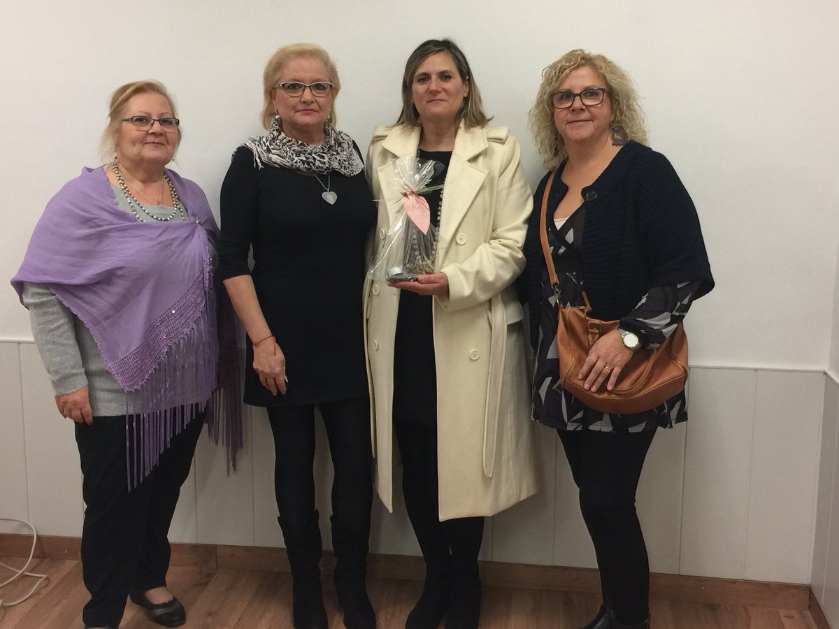 IMarcuello's tweet photo. Moments exposicio xerrada #Metamorfosis divendres a la seu local @MovEsqSAB gran treball companyes molt orgullosa de vosaltres #DONESMES gràcies #BeatriuMar x col.laborar un any mes en la lluita contra la #violènciamasclista Gràcies #lafaixsula Visibilitzant #violenciajoves #fb https://t.co/bc8Bz36vvq