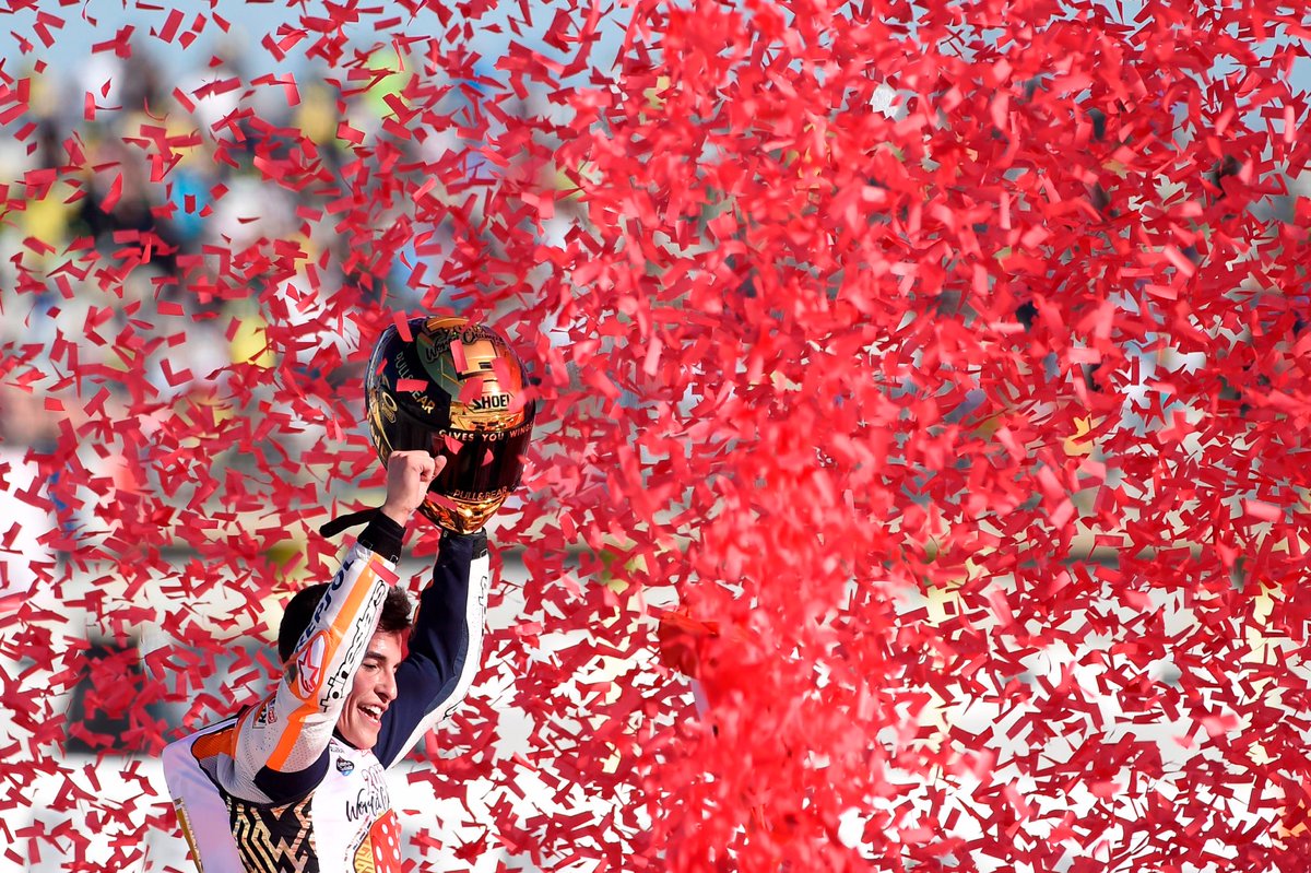 MM93sp's tweet photo. Después de toda la temporada y todos estos años, sólo se puede decir una cosa: ¡GRACIAS, Marc!

Gracias por todo lo pasado y por todo lo que queda por venir, que será muy grande.

Orgulloso del 9️⃣3️⃣

#IAm93 #MM93 #Big6 #ValenciaGP https://t.co/fpQLI4iIIn