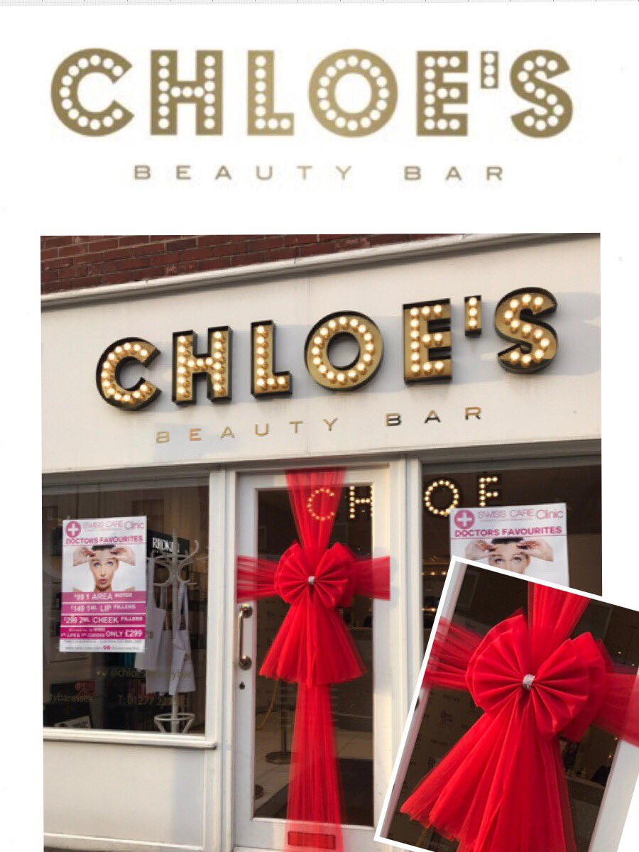 Many thanks to #happily.ever.after.essex for our beautiful door bow!! It looks amazing! <a href="/ChloesBeautyBar/">Chloe's Beauty Bar</a> #christmas #essex #pamperparties