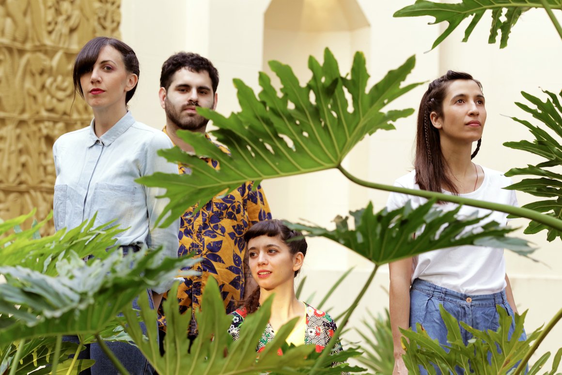 #ENTREVISTA Hablamos con <a href="/amorelefante/">Amor Elefante</a> antes de su fecha del MAR 14 en <a href="/NicetoClub/">Niceto Club</a>. Amamos su nuevo disco "Oriente" 😍 TXT: <a href="/barbarapvn/">Bárbara 💚🏳️‍🌈</a> bit.ly/2hmofrh