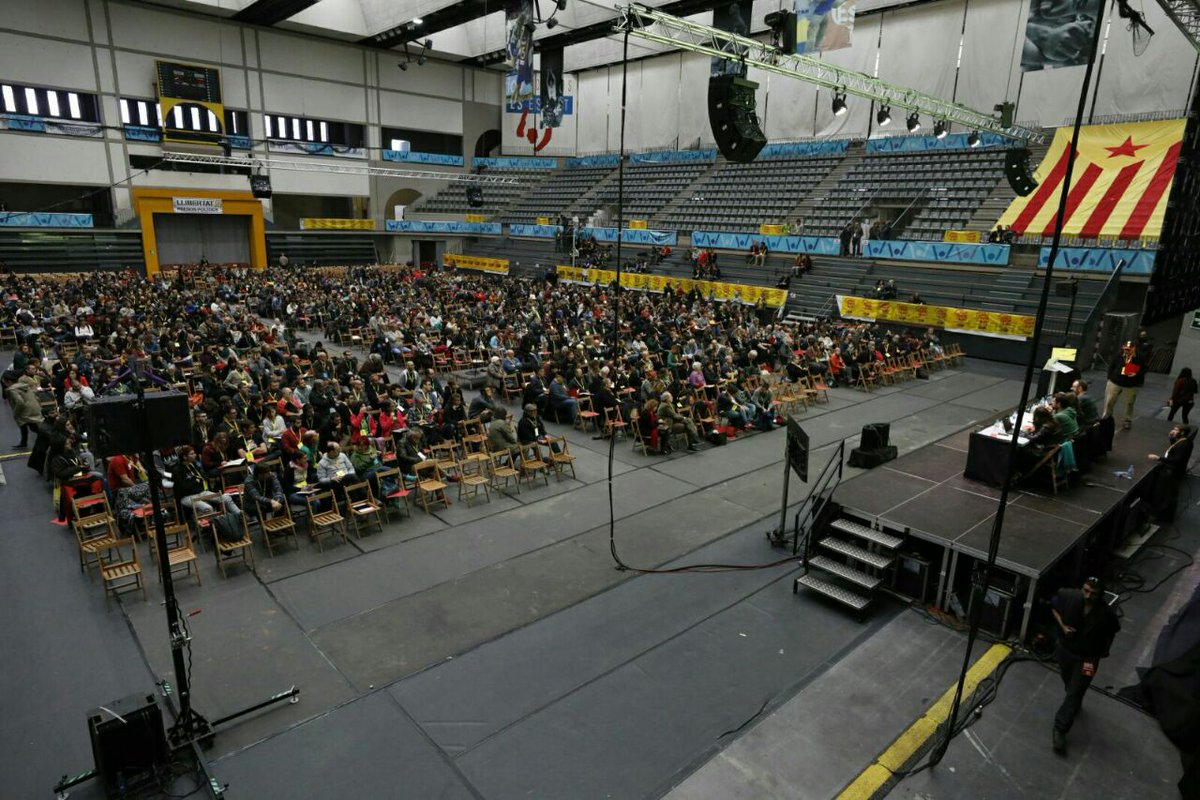 cupnacional's tweet photo. L'#ANECUP decideix concórrer a les eleccions il·legítimes del #21D i liderar una candidatura el més àmplia possible, clarament rupturista, independentista i d'esquerres. ✊✊✊
Resultats:
Sí 91,63%
No 7,83%
Blancs 0,36%
Nuls 0,18% https://t.co/VbG1rD3Llo