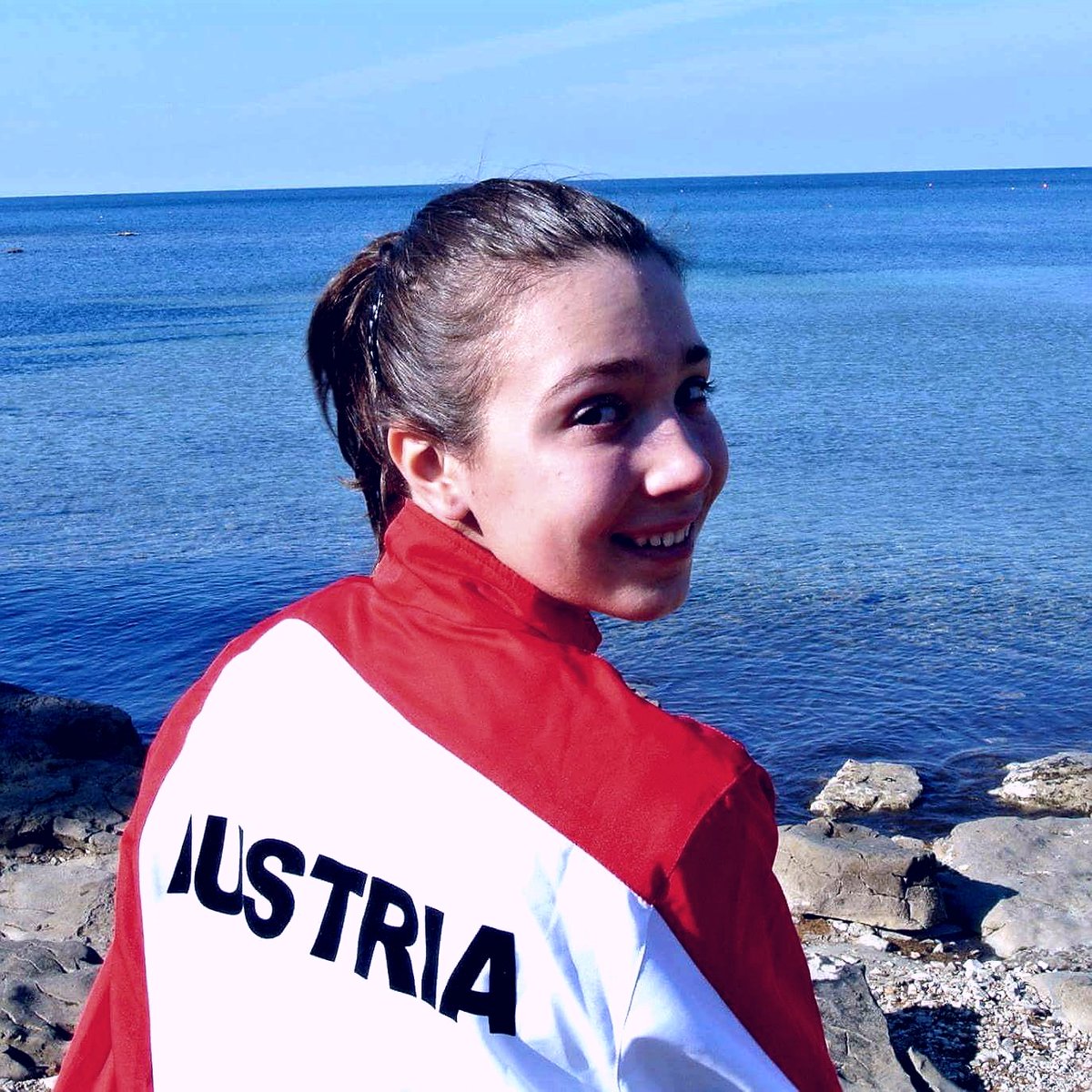 Gesundebeine's tweet photo. Tennis Wunderkind Roxana Repasi 14 Jahre jung
8 fache Landesmeisterin Tennis, Tennis National Spielerin
Doppel Staatsmeisterin, Über 40 Turniersiege
Erfolgreiche internationale Spielerin, Gewinnerin vom Head Masters, gesponsert von Beau Well Dreams Wien https://t.co/no1BMMZG6s https://t.co/jK8EIHPSuH