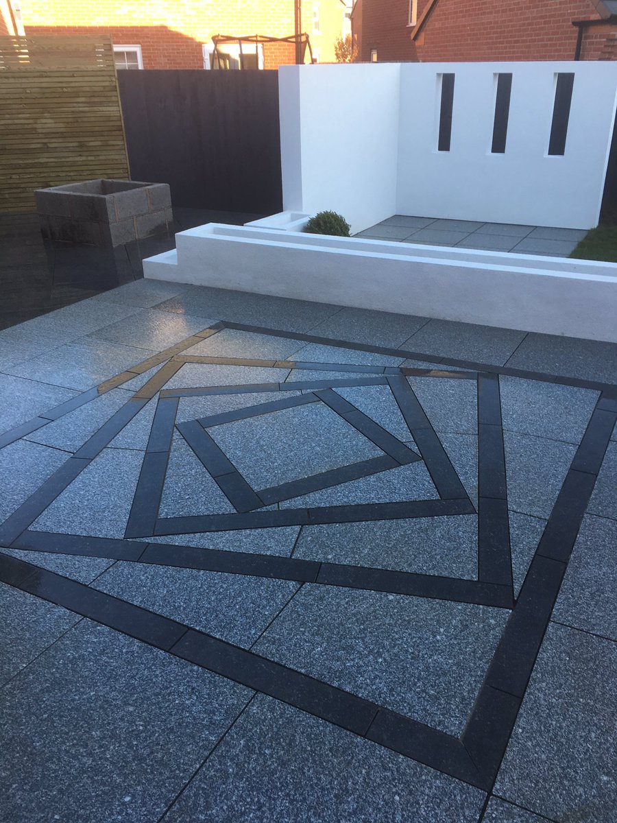 pbsignature's tweet photo. SMASHED IT! #bespokepaving #firepit @MarshallsReg #symphony #granite @Sedds_Mark @sm74w @dhmidm #bestbyfar Tomorrow the water rill π https://t.co/HSjesDl8mQ