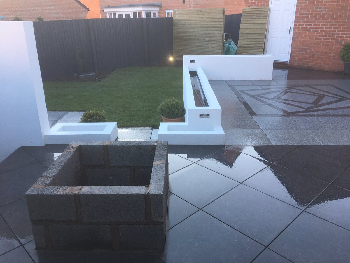 pbsignature's tweet photo. SMASHED IT! #bespokepaving #firepit @MarshallsReg #symphony #granite @Sedds_Mark @sm74w @dhmidm #bestbyfar Tomorrow the water rill π https://t.co/HSjesDl8mQ