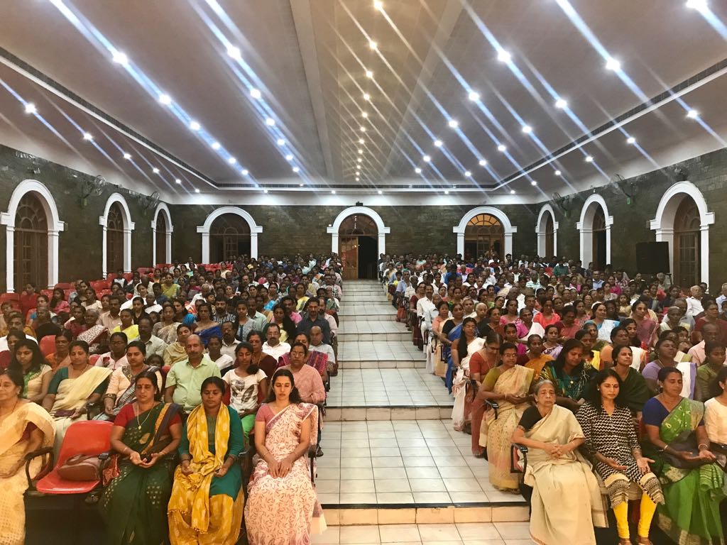 rithinraj's tweet photo. Full house!! Bhagavat Gita knowledge session by @sajeenissan sir #talipparamba @SriSri @AOLSwamiji @jyothirmayah @GirinGovind https://t.co/4Jz0naJC8C