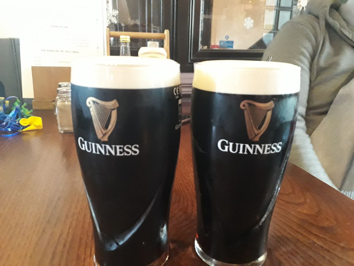 LondonGuinness's tweet photo. @Pembroke_Castle
Glass -  👌5/5
Pour - straight, but 2 stage. Short settle 3.5/5
Taste - smooth, slight bitterness 6/10
Legs - weak, death at the halfway stage 5/10
Overall 62/100 - given location, quick pint post stroll 
#Guinness #pubs #London https://t.co/6V2l1ldDXG