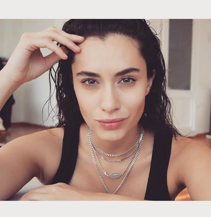 Dcnsl's tweet photo. @dogandemirhande 🌸❤🙈😙😍 https://t.co/VbAYBrubBH