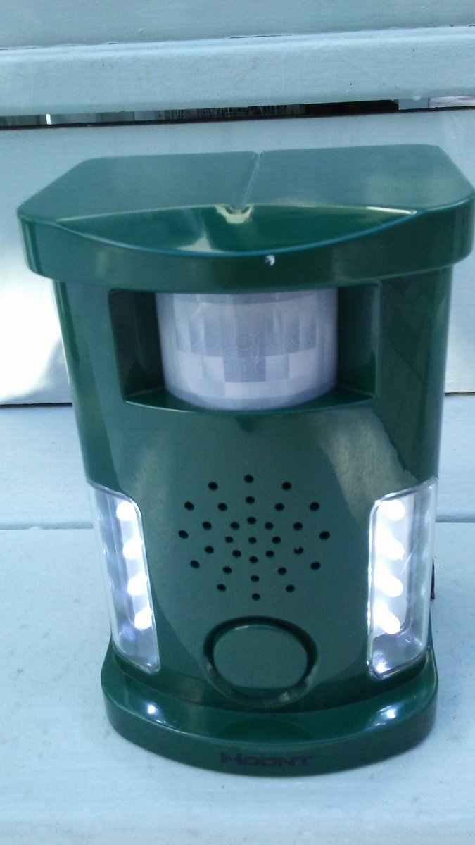 travelblurb's tweet photo. How does it work? A powerful strobe light pops on & a audible sound work simultaneously. These get set off with the help of a motion sensor which works up to 800 sq ft. Humane/environmentally friendly. Weather resistant #Ad #IWasInvited https://t.co/GkGarP3Qsi... https://t.co/PJX58Gigok