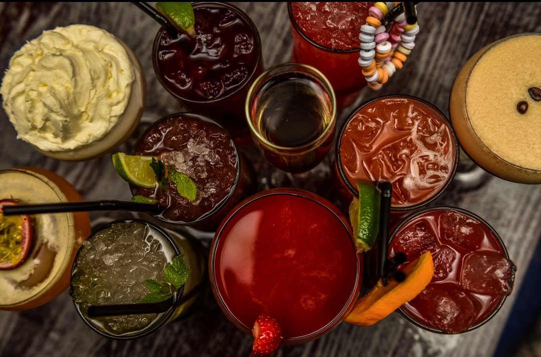 Pick yourself up tonight with one of our 2-4-1 cocktails!
#saturdaynight #weekendvibes