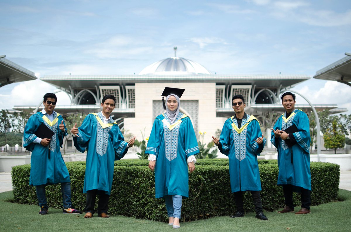 dauz_double's tweet photo. Convo bruhh! β¨ππ π #33rdIIUMConvocation https://t.co/H9mtJfOTVl
