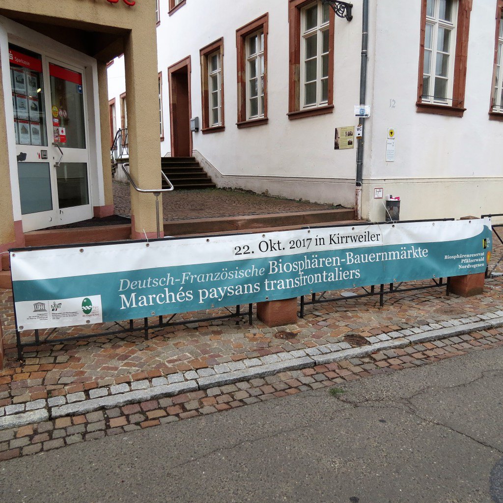 Deutsch-Französischer Biosphären-Bauernmarkt in Kirrweiler binaspfalzliebe.de/2017/11/12/bio…
