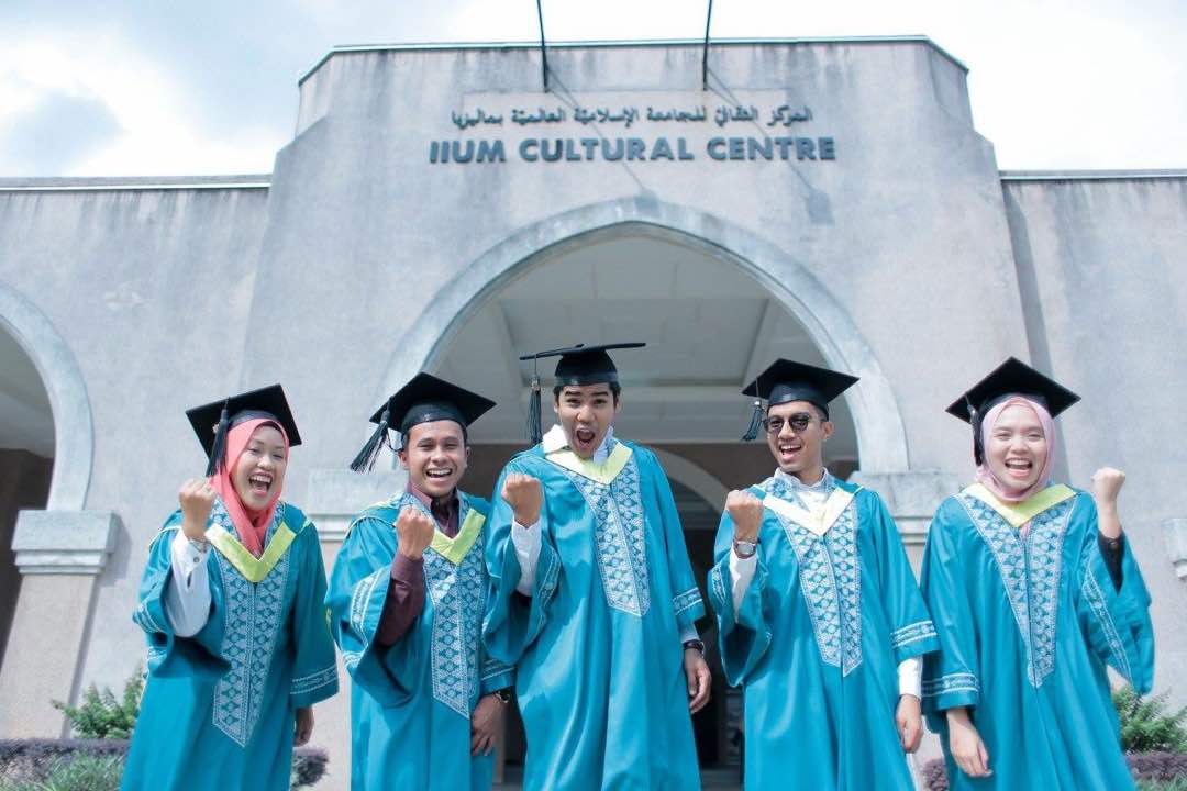 dauz_double's tweet photo. Convo bruhh! β¨ππ π #33rdIIUMConvocation https://t.co/H9mtJfOTVl