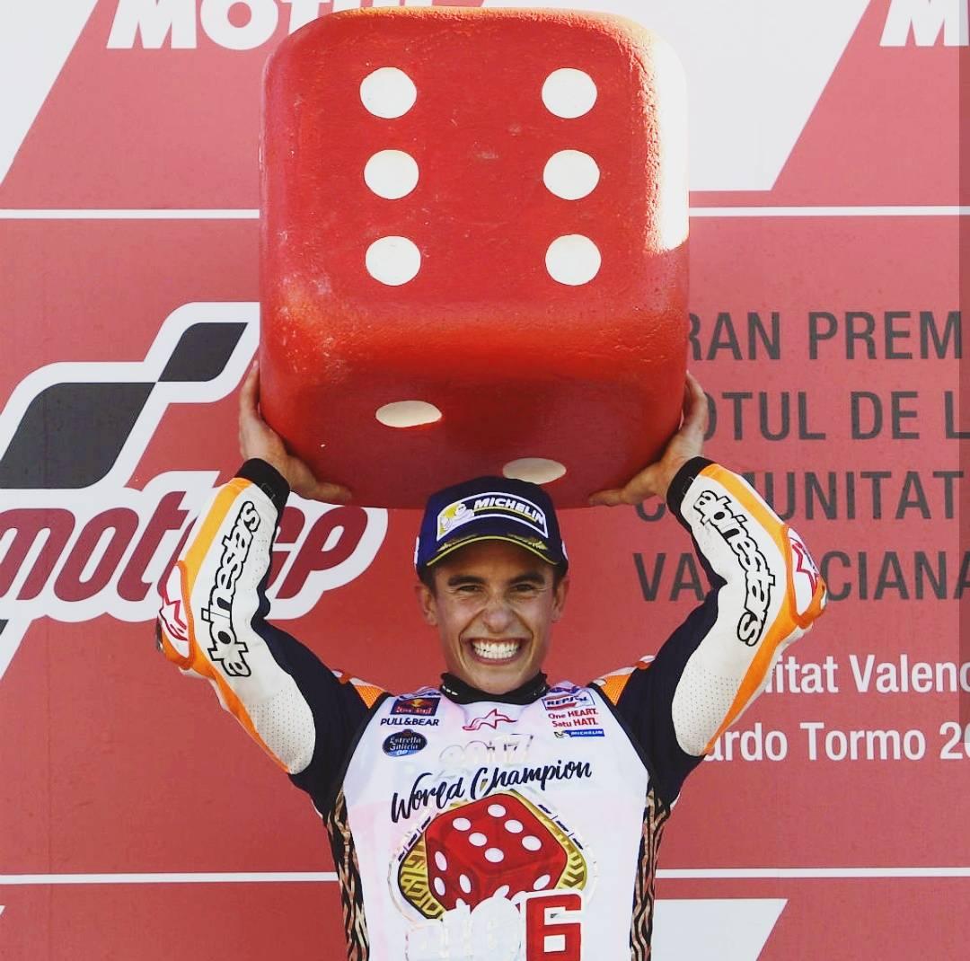 paugasol's tweet photo. 24 years old &amp; 6 times World Champion. 
Legend @marcmarquez93! Congratulations! 

24 añitos y 6 mundiales. Leyenda! 
ENHORABONA Marc!! 9️⃣3️⃣🏁💥

🏆🏆🏆🏆🏆🏆 #MotoGP https://t.co/eWWhQD8Vjn
