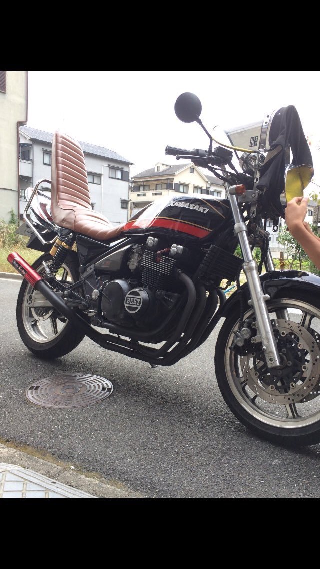 He0j3S's tweet photo. ゼファー売ります
値段18万円で考えてます。
こちらも不具合はありません。
配送方法、支払い、始動動画などはDMにて対応させていただきます。
#単車
#ゼファー
#バイク https://t.co/mjzfcpckxe