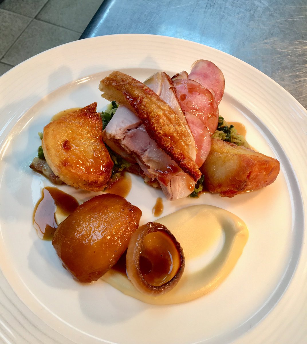 MattChristmas1's tweet image. Roast pork, dripping roasties, Morteau sausage and caramelised apple, looking particularly pleasing today