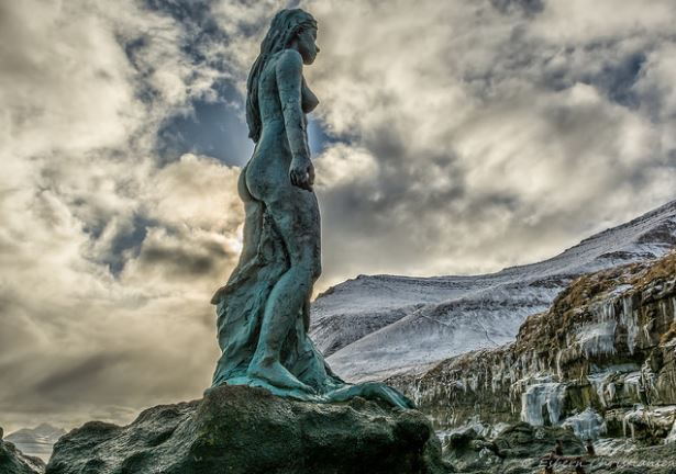 wikicreatures's tweet photo. Kópakonan/Selkie by Esbern Christiansen (photo)
Faroe Islands by Artist Hans Pauli Olsen (sculpture) https://t.co/1JEu2ZLDm0