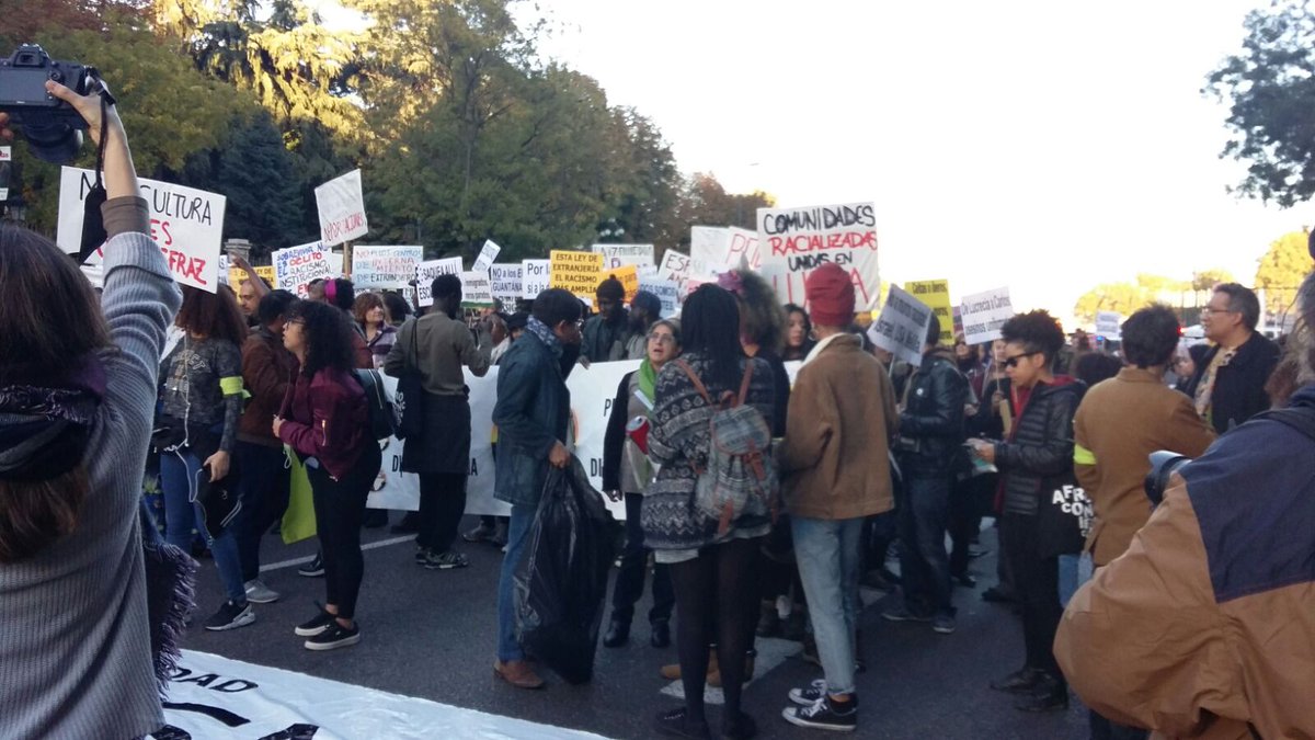 AfcarMedia's tweet photo. Mas imagines de la manifestación de hoy en Madrid!
#12NSinRacismo https://t.co/9QgRj2zR40