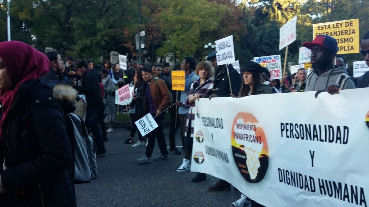 AfcarMedia's tweet photo. Mas imagines de la manifestación de hoy en Madrid!
#12NSinRacismo https://t.co/9QgRj2zR40