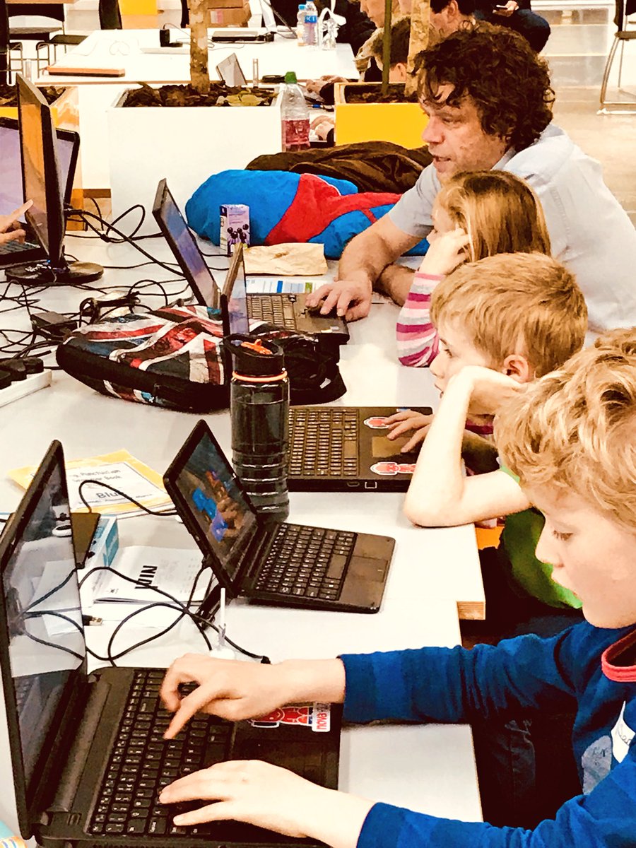 SharpFutures's tweet photo. Many thanks to all the mentors, volunteers & young coders who attended todayβs @McrCoderDojo #42 @sharpproject π»π‘
A great start to the #DigiManchester week
@Coderdojo @APH_GB @goopot
#McrCoderDojo returns on 10/12/17 πΉπ https://t.co/OoQvvdogn9