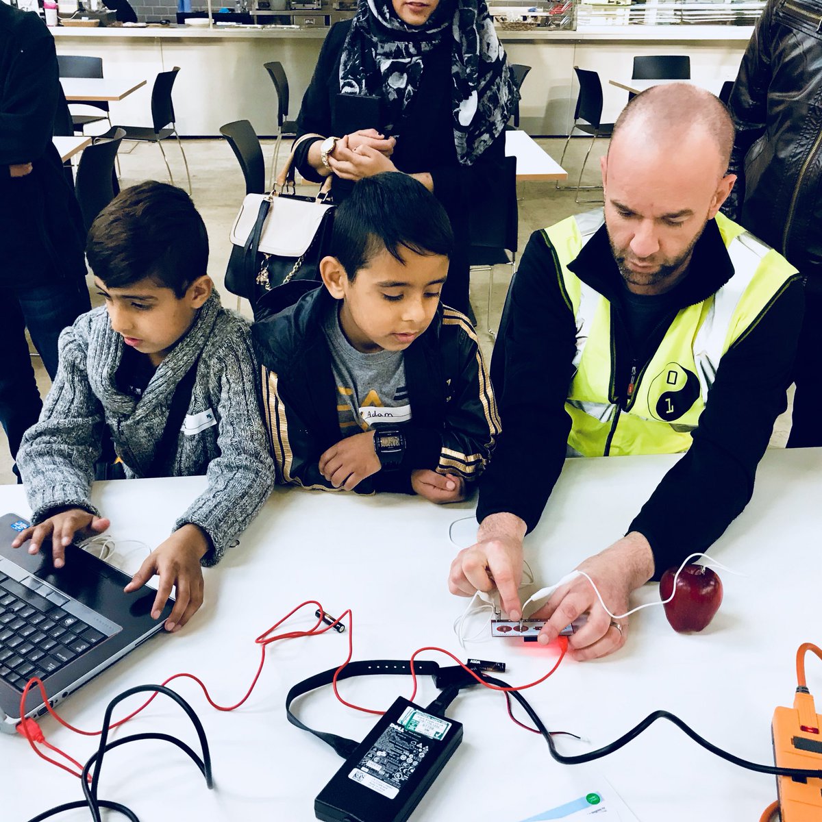 SharpFutures's tweet photo. Many thanks to all the mentors, volunteers & young coders who attended todayβs @McrCoderDojo #42 @sharpproject π»π‘
A great start to the #DigiManchester week
@Coderdojo @APH_GB @goopot
#McrCoderDojo returns on 10/12/17 πΉπ https://t.co/OoQvvdogn9