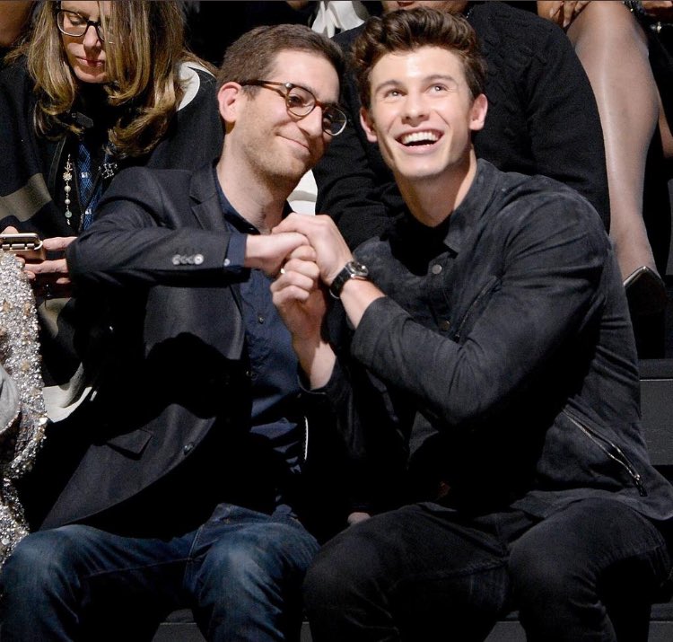nosensebutwra's tweet photo. ELAS PASSARAM A GNT DE NOVO!!!!! NÓS NÃO PODEMOS DEIXAR ISSO ACONTECER!!!!! VAMOS!!! NÓS MENDES ARMYS SOMOS MELHORES QUE ELAS, NÓS CONSEGUIMOS VENCER ISSO 
GOOD LUCK SHAWN 
#EMABiggestFansShawnMandes https://t.co/ldEDzM4J7d