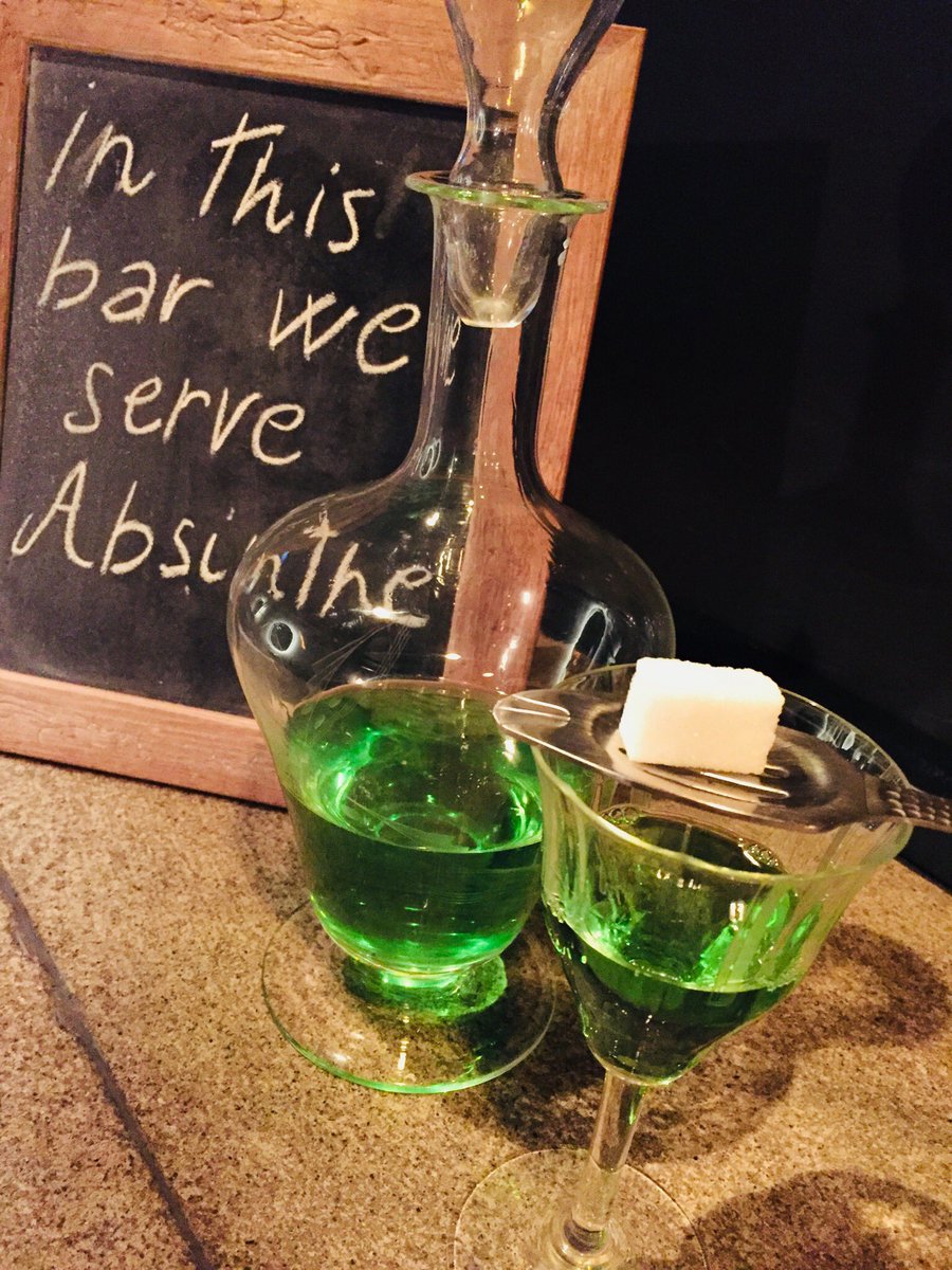 RLmilano's tweet photo. #rebelforever #assenzio #fataverde #vintage #Milano #absinthe #green #night #borrachos #poetimaledetti #rebelmilano https://t.co/IeQvlexgsy