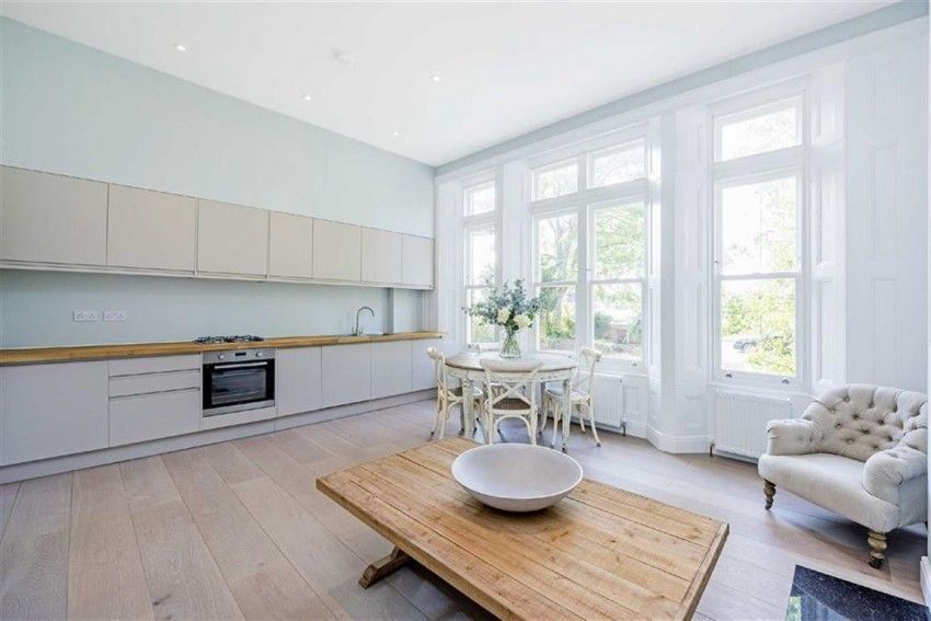 BalhamAspire's tweet photo. This wonderful garden flat has been beautifully refurbished to offer superbly appointed contemporary space throughout. The accommodation has a gorgeous entrance hallway  which opens onto a large open-plan reception/kitchen/dining space.

View more here>>> https://t.co/ivph3BaMqy https://t.co/CrxV8dxtiJ
