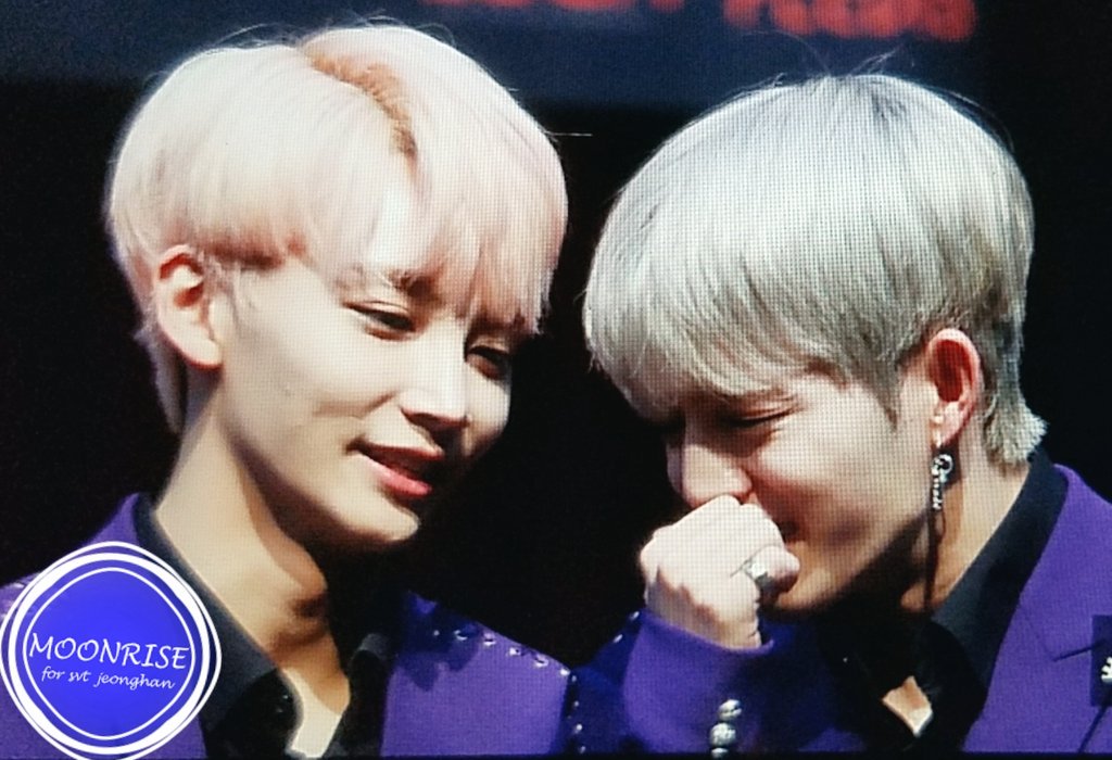 moonrise1004's tweet photo. 171112 목동 팬싸 #윤정한 #정한 #JEONGHAN #승철 #SCOUPS  #세븐틴 #SEVENTEEN 
둘이 무슨 얘기해 🤣🤣 https://t.co/srzRXnY4tx