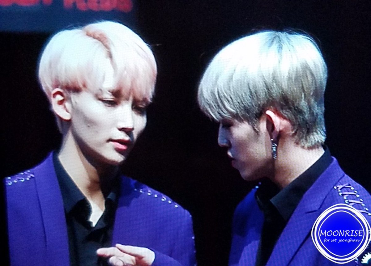 moonrise1004's tweet photo. 171112 목동 팬싸 #윤정한 #정한 #JEONGHAN #승철 #SCOUPS  #세븐틴 #SEVENTEEN 
둘이 무슨 얘기해 🤣🤣 https://t.co/srzRXnY4tx