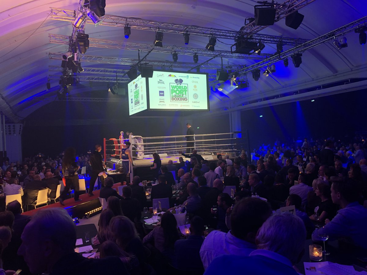 GJLammens's tweet photo. Geweldige entourage bij het #worldportboxing event in de cruiseterminal Rotterdam #nbb #rotterdamtopsport https://t.co/JEykFMK858