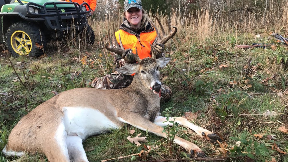 ashtonlight5's tweet photo. I️ can’t stop looking at him. 😍 #firstdeer https://t.co/wq3Vy35TLm