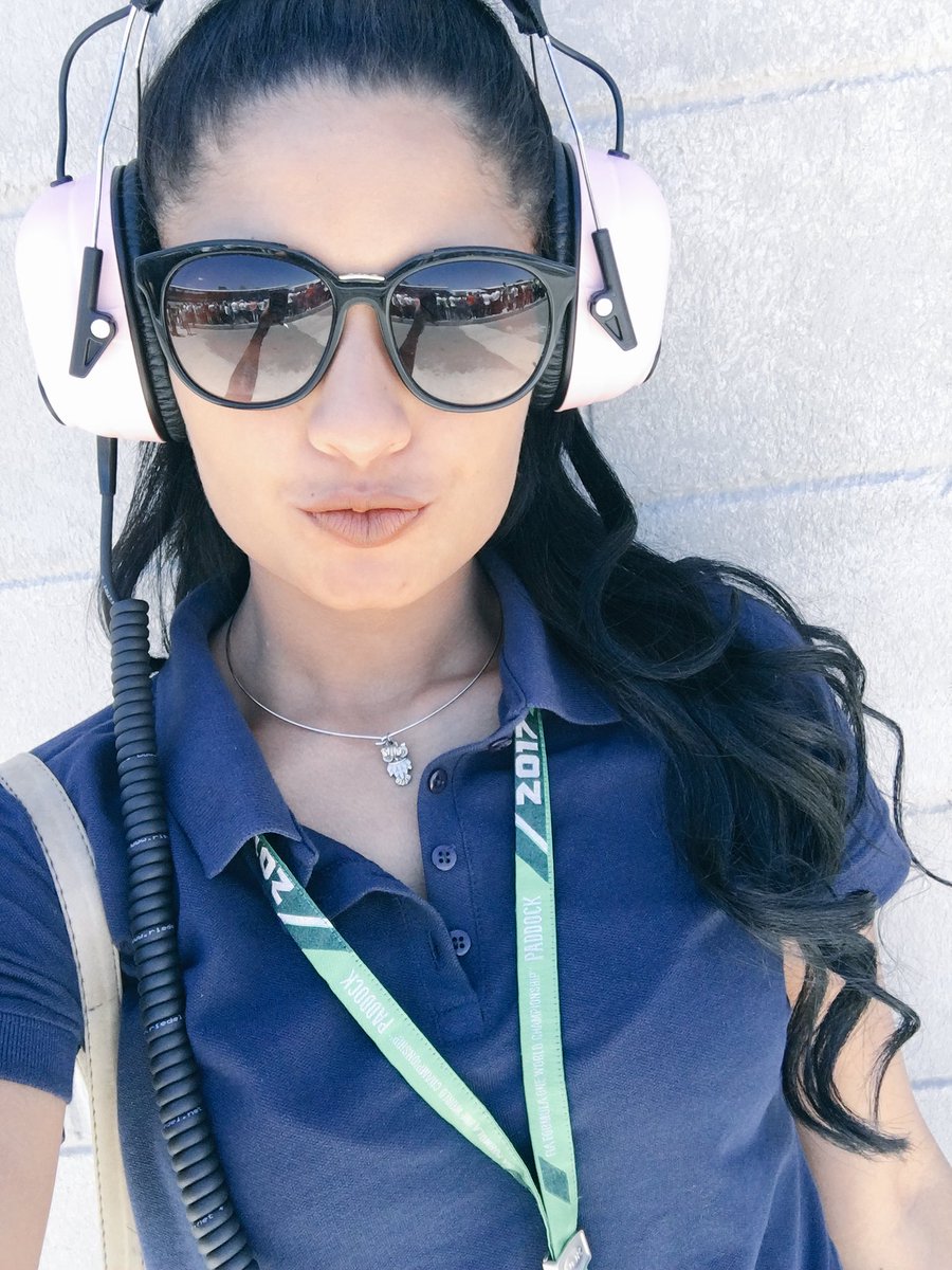 DramaQuelui's tweet photo. 😁😁😁😁 #GpBrasil2017 #formula1 https://t.co/84uNF67TZW