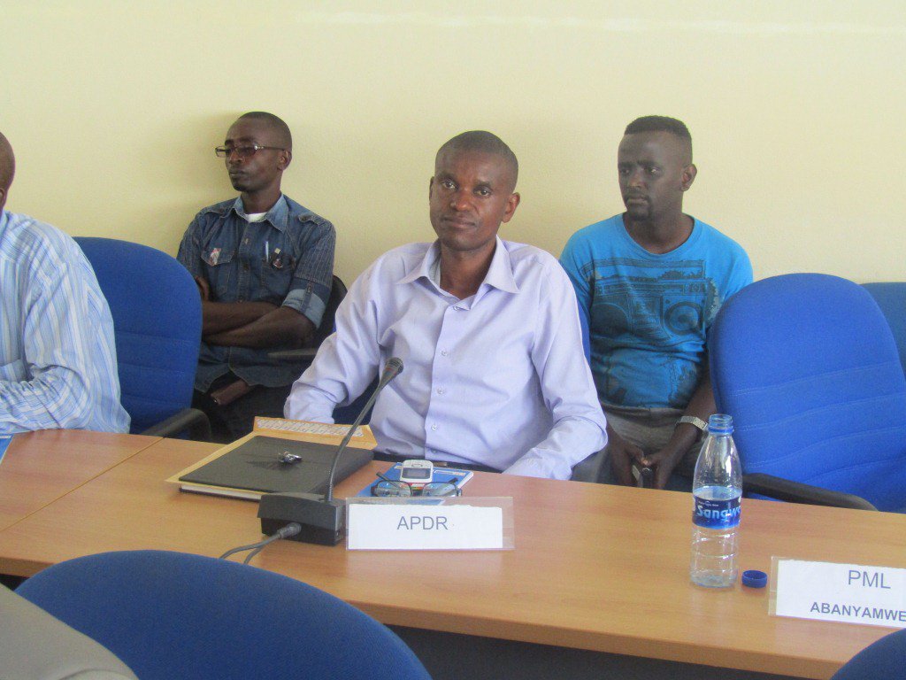 APDR16's tweet photo. #Burundi Les jeunes qui Jadis aidaient les leaders à accéder au Pouvoir, se sont vus oubliés ou écarter de ce pouvoir, L'APDR est venu pour répondre à leurs inquiétudes https://t.co/MXLMMaYlUT