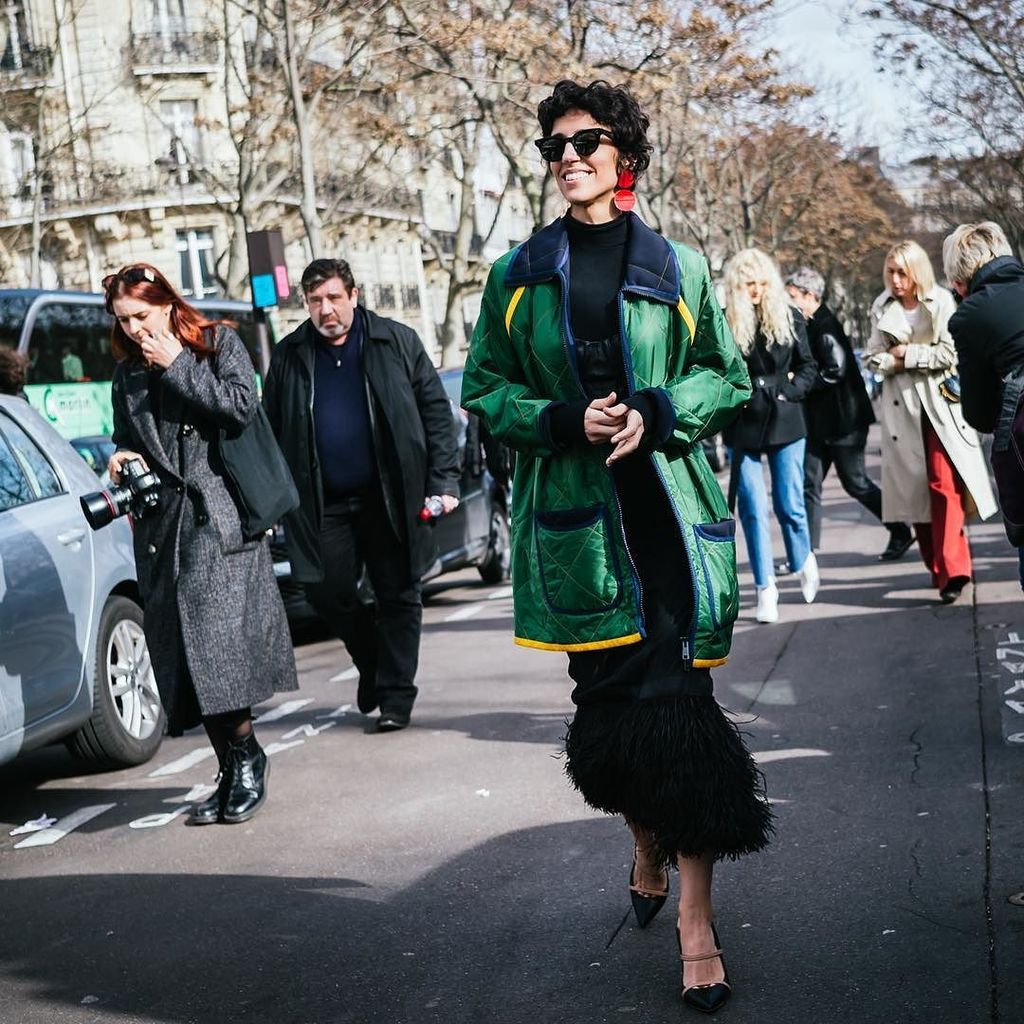 WalkingCanucks's tweet photo. Paris Fashion Week
@yasminsewell .
.
📸: @walkingcanucks

#pfw #parisfashionweek #fashionweek #paris #streetstyle #streetfashion #streetsnap… https://t.co/RHl7JzEHa7