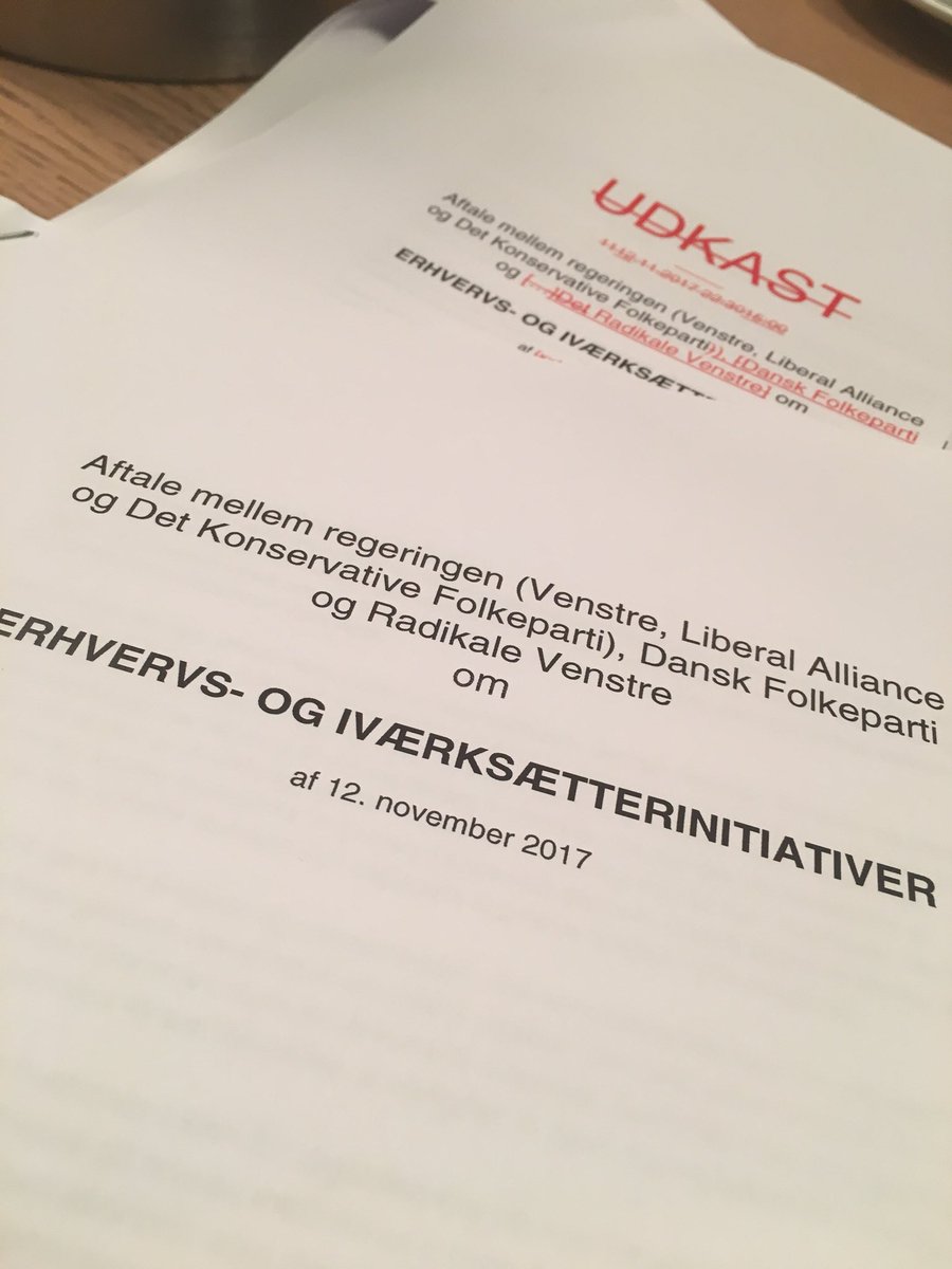 LauritzenK's tweet photo. Enighed om erhvervspakke. Afgifter ned med 720 mio. Fjerner afgift på nødder, te og regnfrakker, dropper stigninger i fx chokolade og kaffe. 65 afgifter og underafgifter afskaffes! https://t.co/BlQeAqipUV
